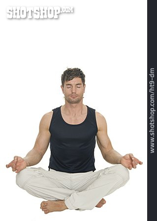 
                Mann, Yoga, Meditieren                   