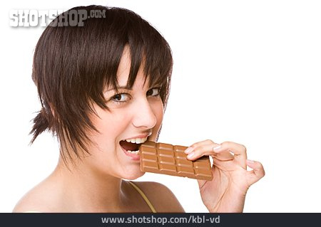 
                Junge Frau, Naschen, Schokolade                   