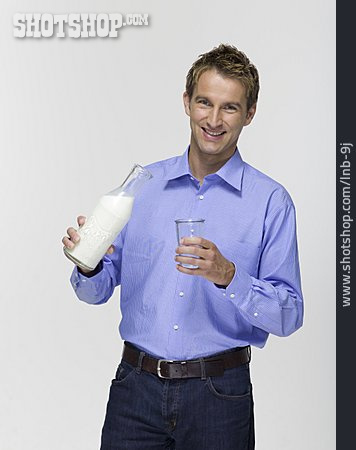 
                Mann, Milch, Milchflasche                   