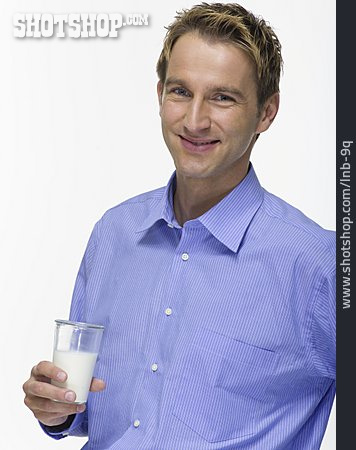
                Mann, Milch, Milchglas                   