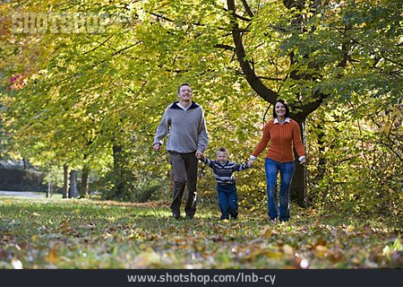 
                Familie, Herbstspaziergang, Familienausflug                   