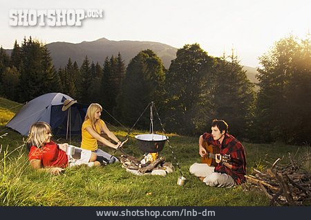 
                Lagerfeuer, Camper, Campen                   