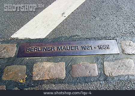 
                Berliner Mauer, Gedenktafel, Mauerstreifen                   