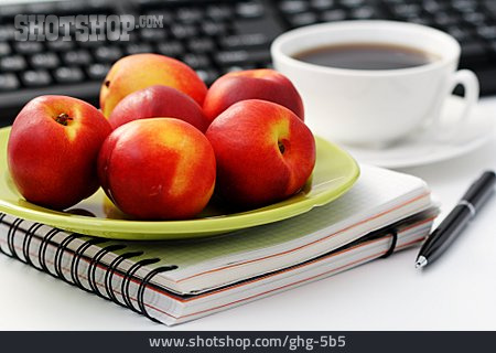 
                Obstteller, Arbeitsplatz, Frühstückspause                   