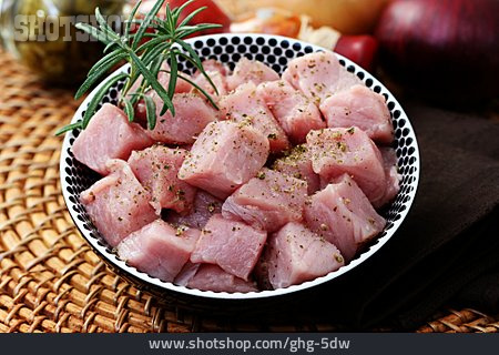 
                Fleischstück, Fleischzubereitung, Fleischwürfel                   