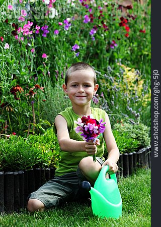 
                Junge, Blumenstrauß, Gartenarbeit                   