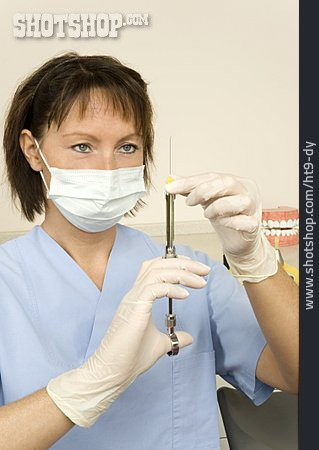 
                Zahnärztin, Betäubungsspritze, Anästhesistin                   