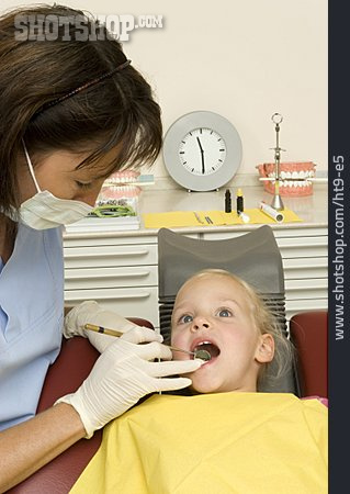 
                Zahnbehandlung, Zahnarztbesuch, Kinderzahnärztin                   