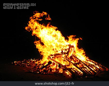 
                Lagerfeuer, Holzfeuer                   