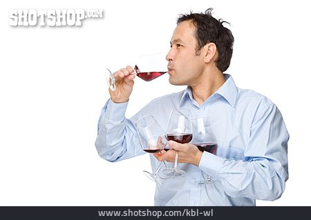 
                Weintrinker, Weinprobe, Probieren                   
