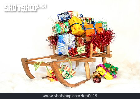 
                Schlitten, Bescherung, Weihnachtsgeschenk                   