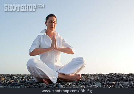 
                Frau, Wellness & Relax, Schneidersitz, Meditieren                   