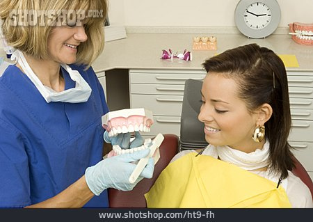 
                Prophylaxe, Zahnpflege, Zahnreinigung                   