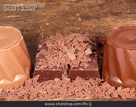 
                Schokoladenglasur, Schokoladenraspel                   