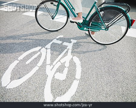 
                Radfahren, Fahrradweg, Fahrradfahrerin                   