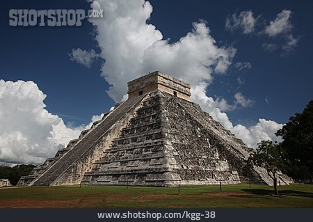 
                Mexiko, Yucatan, Chichen Itza, Pyramide Des Kukulcan                   