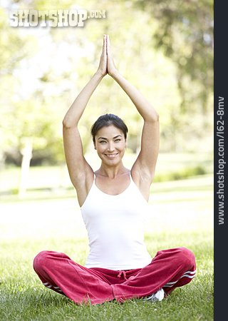 
                Junge Frau, Yoga, Yogaübung                   