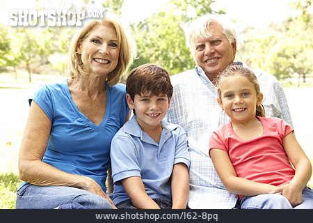 
                Enkel, Großeltern, Familienausflug                   