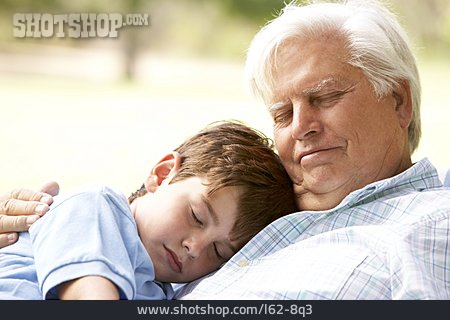 
                Enkel, Großvater, Schlafen, Mittagsschlaf                   