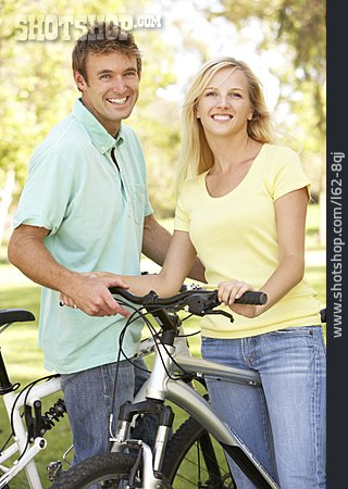 
                Paar, Fahrradfahrer, Fahrradtour                   