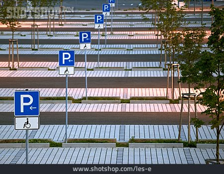 
                Parkplatz, Behindertenparkplatz, Behindertengerecht                   
