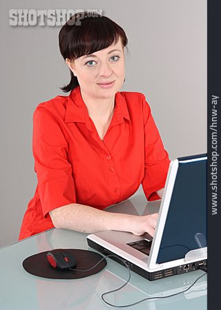 
                Geschäftsfrau, Büro & Office, Laptop, Sekretärin                   