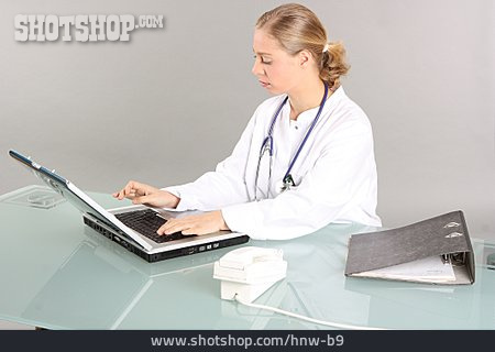 
                Gesundheitswesen & Medizin, Tippen, Krankenschwester, ärztin                   