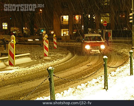 
                Winter, Straßenverkehr, Schneechaos, Schneien                   