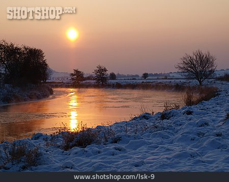 
                Winterlandschaft, Fluss, Morgengrauen                   