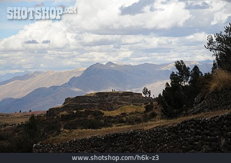 
                Peru, Puka Pukara, Bergfestung                   
