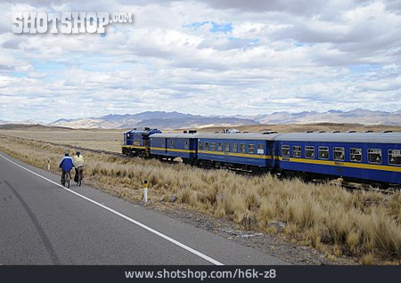 
                Zug, Fahrradfahrer, Südamerika                   