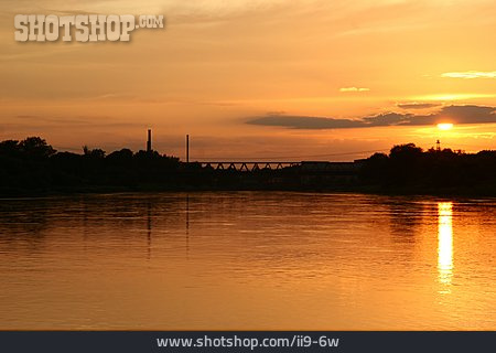 
                Sonnenaufgang, Elbe                   