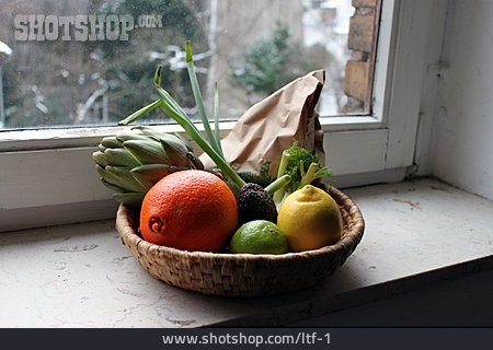 
                Gesunde Ernährung, Stillleben, Fensterbank                   