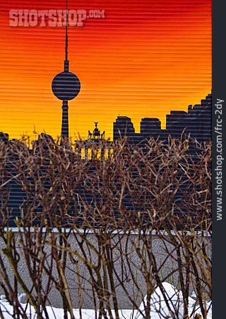 
                Berlin, Fernsehturm, Bemalung                   