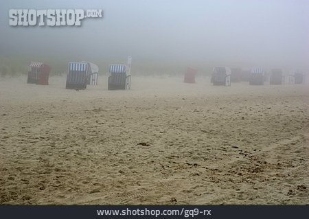 
                Nebel, Diesig, Strandkorb                   