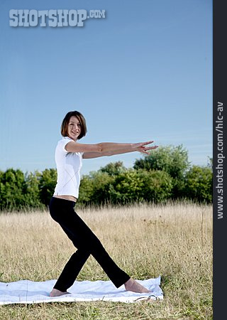 
                Junge Frau, Dehnen, Stretching, Workout                   