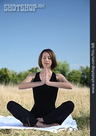 
                Junge Frau, Yoga, Namaste                   