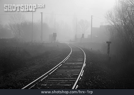 
                Gleise, Nebel, Trüb, Bahnübergang                   