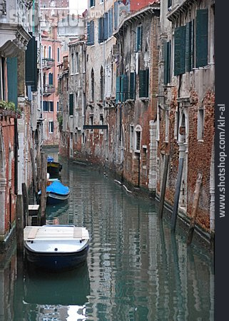 
                Kanal, Altstadt, Venedig                   