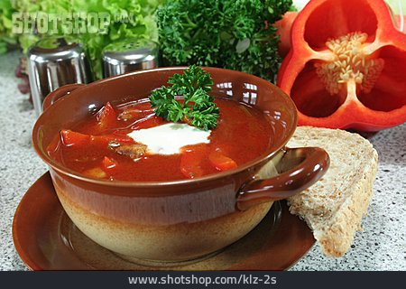 
                Suppe, Gulaschsuppe, Paprikasuppe                   