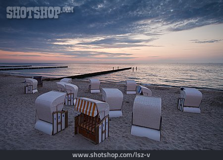 
                Sonnenuntergang, Strandkorb, Ostsee                   