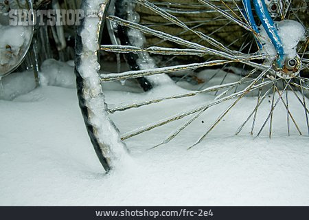 
                Fahrrad, Vereist, Eingeschneit, Winterpause                   