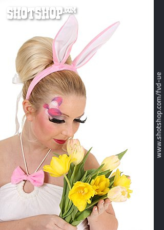 
                Frau, Ostern, Blumenstrauß, Hasenkostüm                   