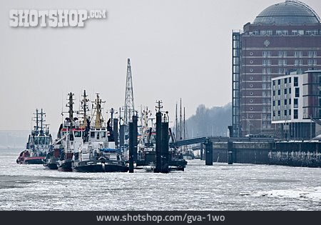 
                Hamburg, Schiffsanleger, Neumühlen                   