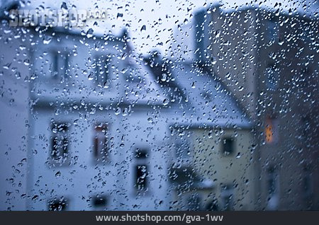 
                Regentropfen, Fensterscheibe                   