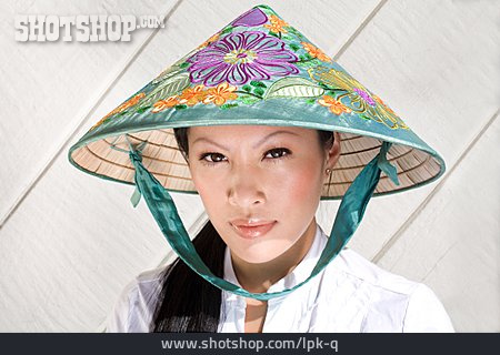 
                Junge Frau, Hut, Kleidung & Accessoires, Vietnamesin                   