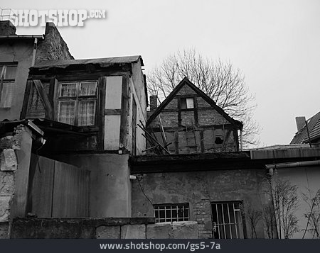 
                Wohnhaus, Ruine, Abrisshaus                   