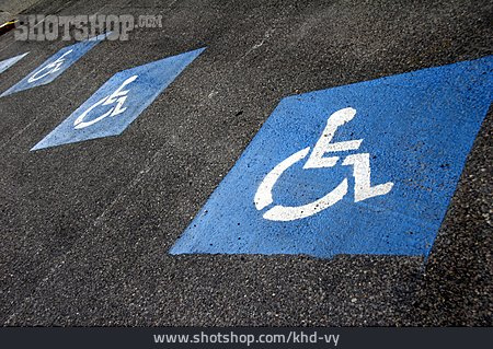 
                Behindertenparkplatz, Behindertengerecht                   