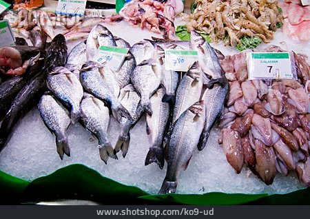 
                Fischmarkt, Marktstand, Fischtheke                   