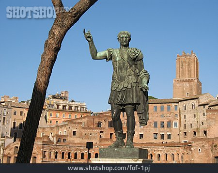 
                Statue, Rom, Trajansforum                   